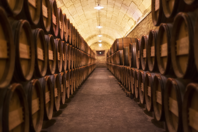 Rioja wird in in Holzfässern gelagert 