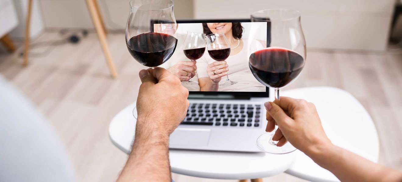 Wein wird immer häufiger zu Hause getrunken.