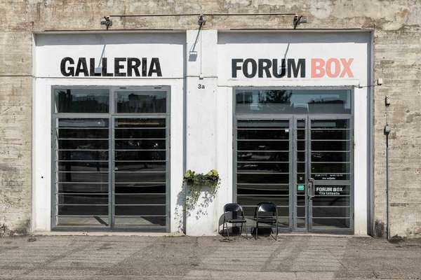 Kollektive Kiste Die Galerie Forum Box, seit 1999 etabliert, wir von Künstlern betrieben.