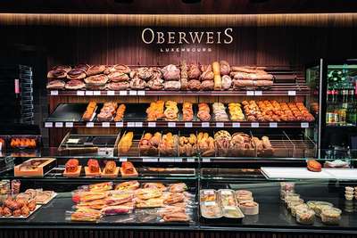 Brioches, Baguettes und preisgekrönte Patisserie gibt‘s im »Café Oberweis«.
