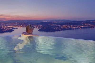 Der Infinity-Pool des Bürgenstock-Resorts hoch über dem Schweizer Vierwaldstätter See ist bei der Generation Selfie so beliebt, dass die erlaubten Foto-Zeiten limitiert werden mussten.