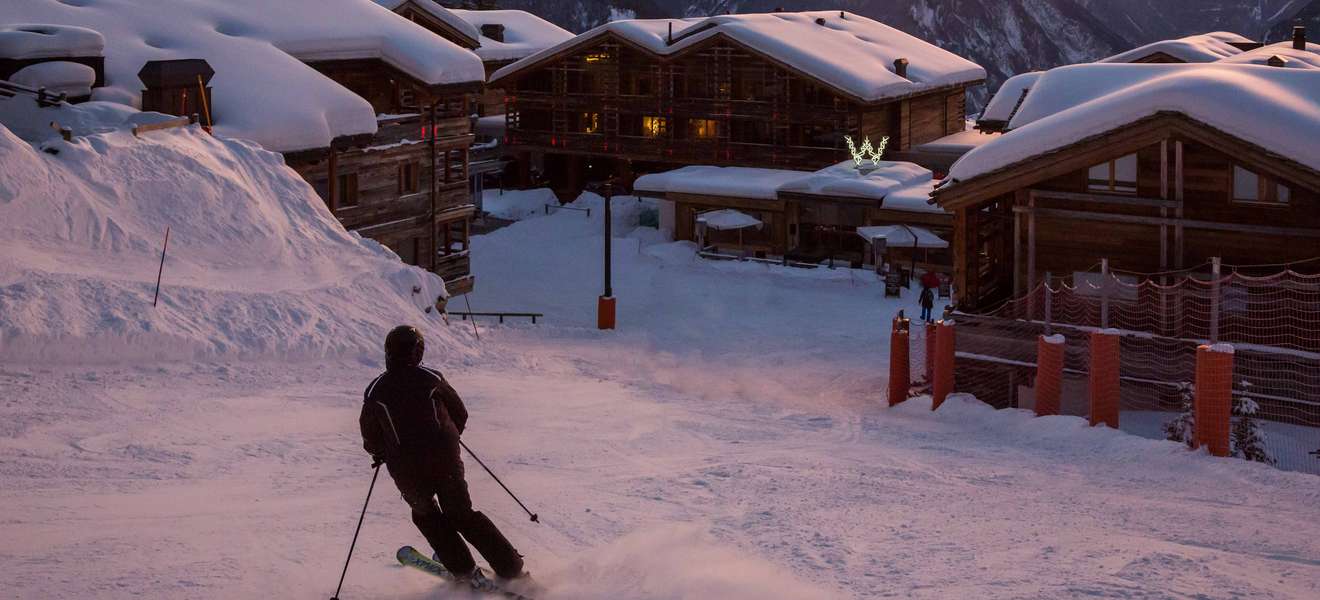 Vom Luxusresort «W Verbier» können Gäste direkt vom Hotel mit ihren Skiern losfahren.