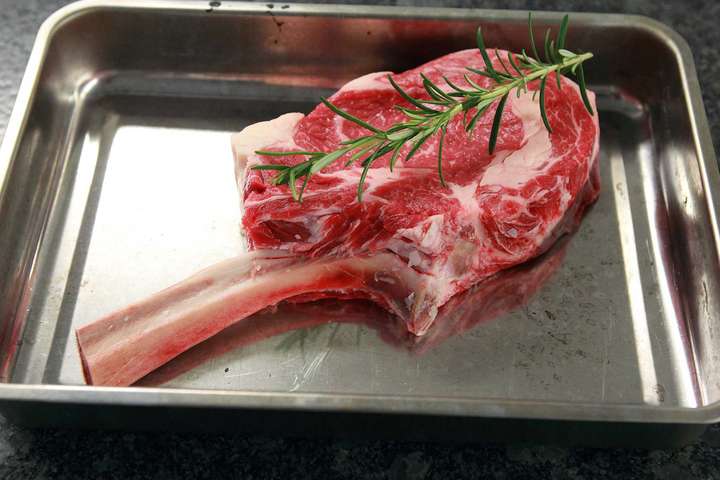 Hohe Rippe Dry-Aged / Linsen / Gurke / Morchel