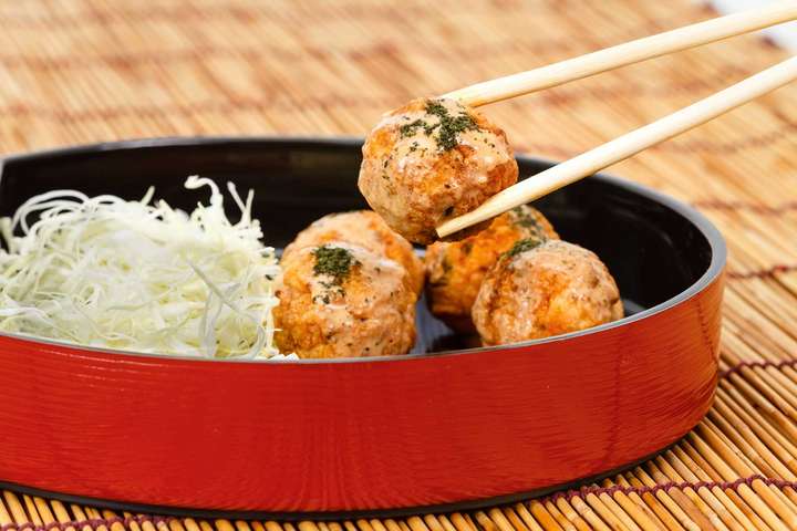 Takoyaki-Fleischbällchen: klassisches Japan-Gericht.