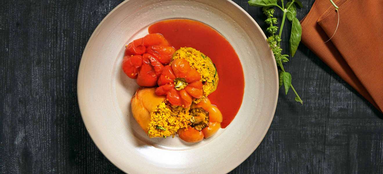 Gefüllter Paprika vegetarisch mit Bergkäse und Couscous