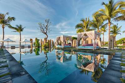 Fotogene Pool-Landschaft im Royal Purnama Hotel auf Bali.
