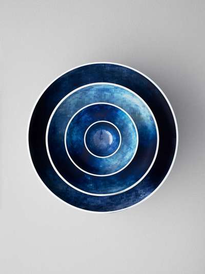 Beim Design von Tableware folgen Bernadotte & Kylberg skandinavischer Tradition. Elegant die Email-Alu-Schüsseln für Stockholm Horizon.