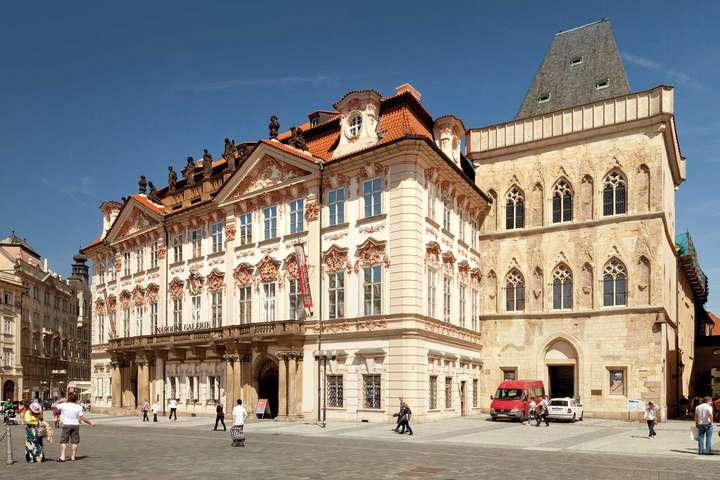 Pflichtbesuch: Die Nationalgalerie im barocken Palais zeigt die Werke alter europäischer Meister, aber auch zeitgenössische Kunst. / © ngprague