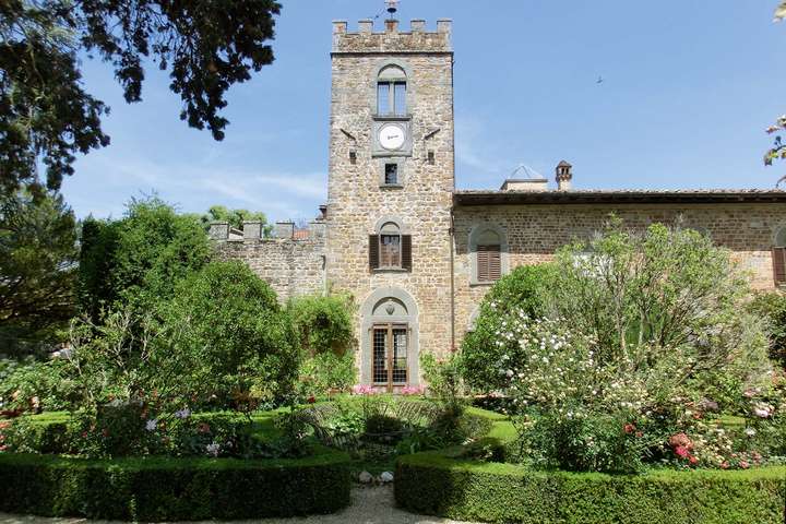 Castello di Querceto liegt in einem kleinen Tal im Nordosten des Chianti Classico.