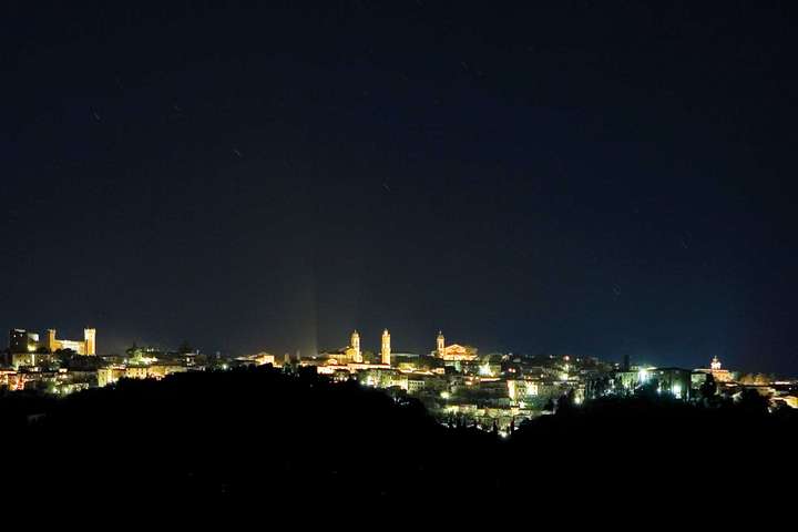 Montalcino bei Nacht. / © Othmar Kiem