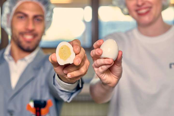 Das vegane Ei kommt ohne Schale, aber nicht ohne Plastik aus.