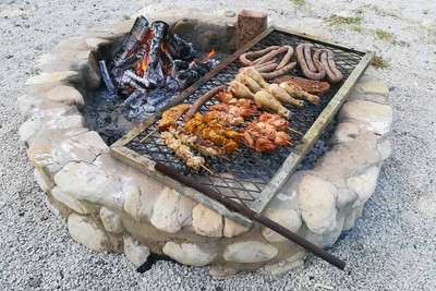 Das südafrikanische Braai und das brasilianische Churrasco (siehe nächstes Bild) haben eines gemein: Man grillt große Fleischstücke für die große Runde.