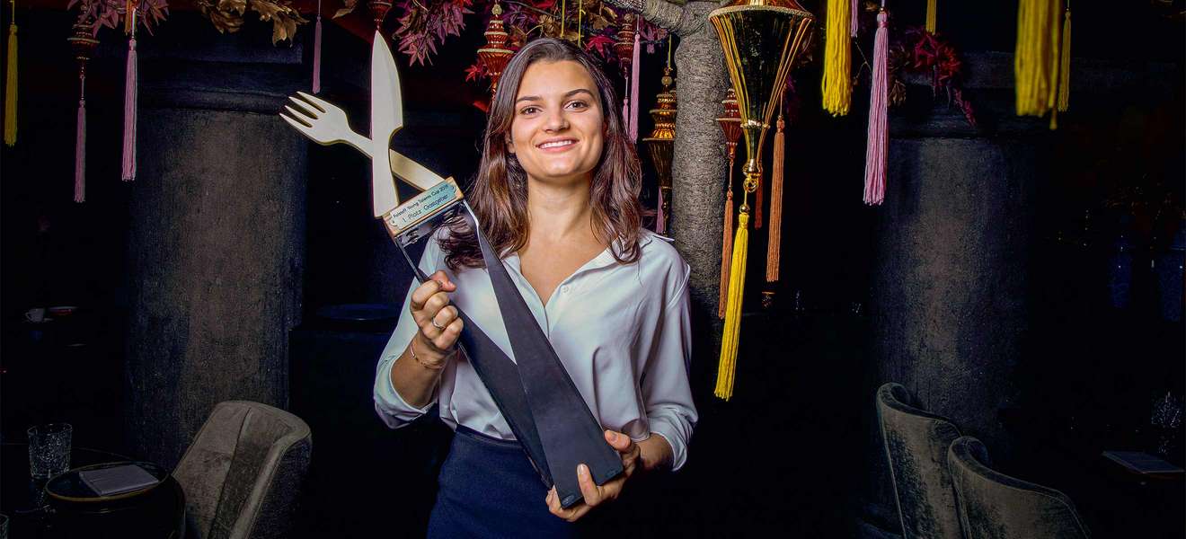 Katharina Becker überzeugte die hochkarätige Jury und holte sich Platz eins beim Falstaff Young Talents Cup 2019 in der Kategorie »Gastgeber«.