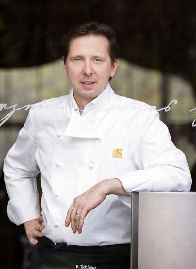 Heinz Reitbauer prägt mit seinem »Steirereck« in Wien sowie dem »Steirereck am Pogusch« die alpine Regionalküche Österreichs wie kaum ein Zweiter mit.