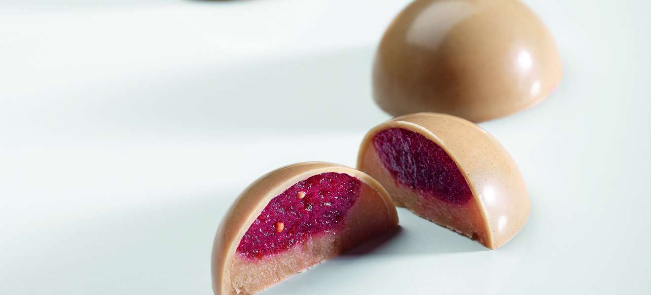 Valrhona bringt eine Serie an Kuvertüren auf den Markt, die die Verwendung von Obst für Konditoren und Chocolatiers revolutioniert.