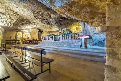 Die noch im ersten Jahrtausend unserer Zeitrechnung von den Normannen in den Fels gehauene  Grottenkirche von Monte Sant’Angelo wäre schon für sich allein ein Grund, den Gargano zu besuchen.