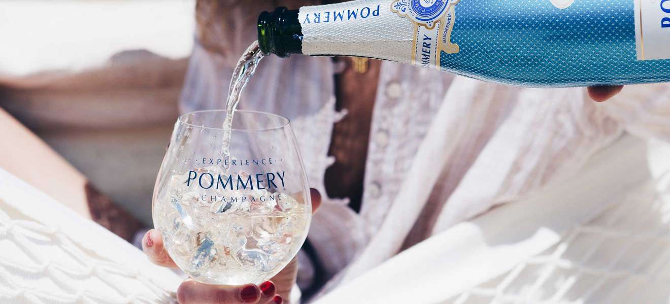 Pommery Blue Sky »Set pour la fête«.