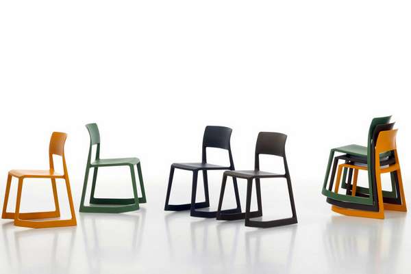 Der »Tip Ton« definiert eine neue Stuhl-Typologie: Er ist nach vorne neigbar und aus Vollkunststoff gefertigt. So kann beim Sitzen die Rückenmuskulatur geschont werden.