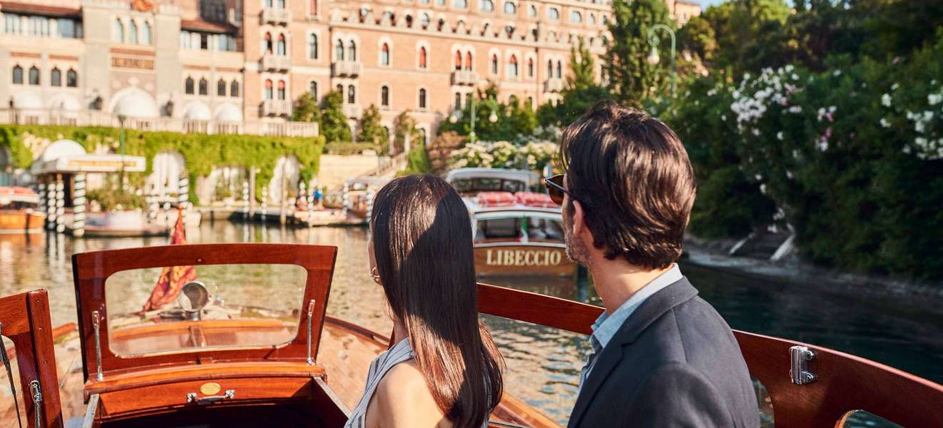 Mit dem hoteleigenen Schnellboot erreichen die Gäste des »Hotel Excelsior Venice Lido Resort« das historische Zentrum Venedigs in nur 20 Minuten.