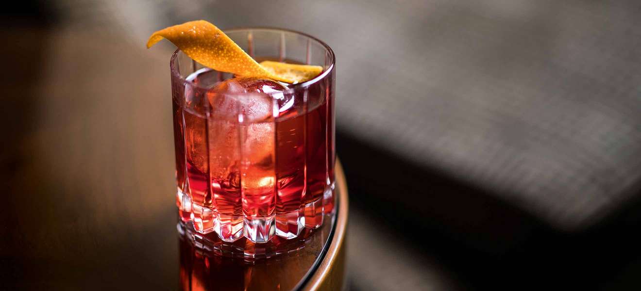 Die Cocktail-Klassiker serviert in Riedel-Gläsern.