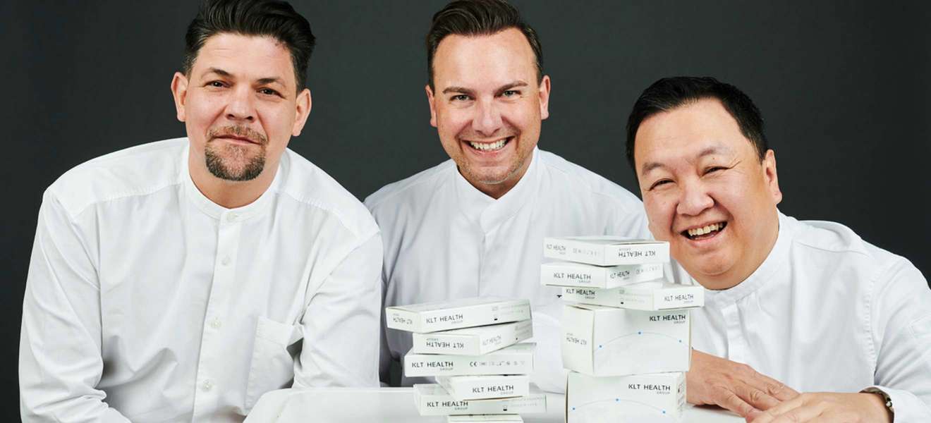 Die Top-Gastronomen Tim Mälzer, Tim Raue und The Duc Ngo vertreiben Corona-Tests unabhängig von öffentlichen Stellen.