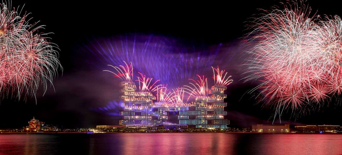 Bei der feierlichen Eröffnungsparty des »Atlantis The Royal« war nicht nur das Feuerwerk faszinierend.