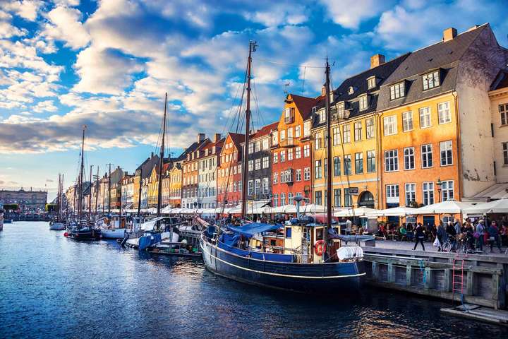 Die Stadt Kopenhagen erstrahlt in prächtigen Farben.