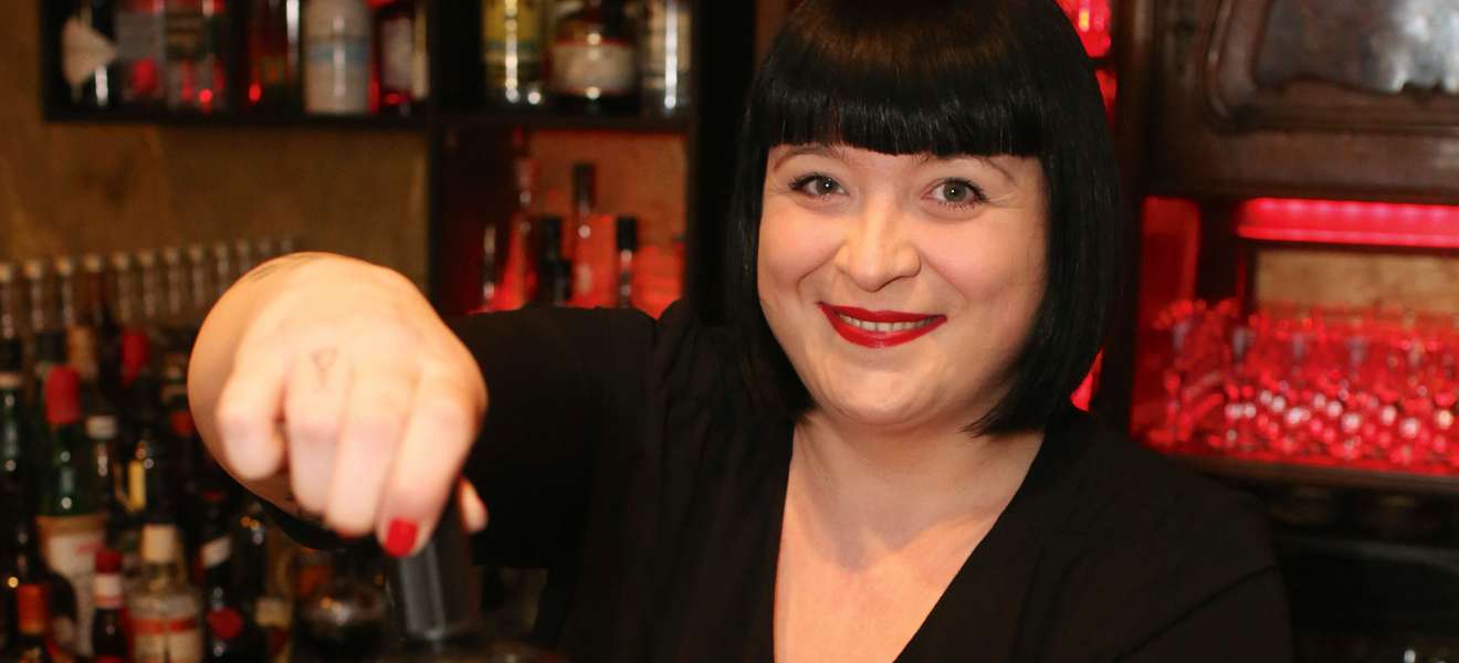 Betty Kupsa ist Chefin der Hamburger In-Bar »The Chug Club« und »Falstaff Barfrau des Jahres.