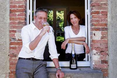 Anne und Antoine Mallasagne haben das elterliche Weingut AR Lenoble 1993 übernommen. Die Reserverweine werden in Magnumflaschen mit Korkverschluss gelagert.