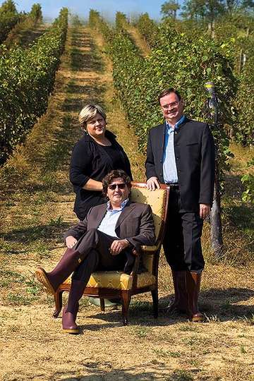 Weingut Braida: Die Geschwister Giuseppe und Raffaella Bologna sowie deren Mann Norbert Reinisch erzeugen neben berühmten Rot- auch ­großartige Weißweine. / Foto: beigestellt
